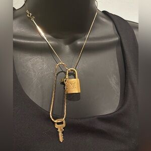 Louis Vuitton Gold LV Padlock and key #322)with Necklace and bracelet